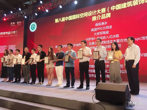 叼嘿视频V玻&reg;榮膺“節能靜音門窗（chuāng）合作首選品牌”獲業內人士推崇